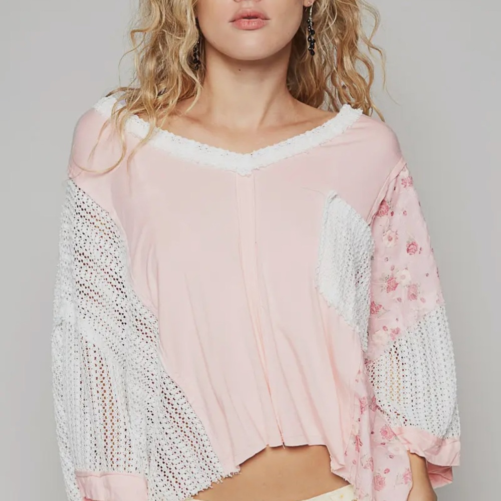 NWT POL Quarter Sleeve Floral Print Crochet
Contast Knit Top
